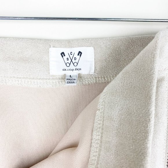 UO Six Crisp Days Glesga Velvet Mini Zip Skirt - Picture 5 of 9